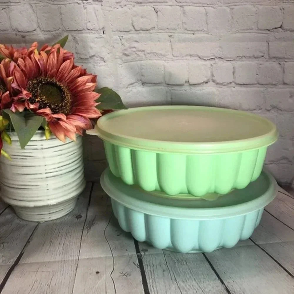 Vintage Tupperware JEL RING set green or blue